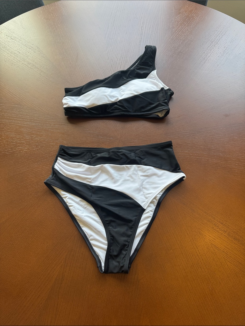 Cupshe Black & White One-Shoulder Bikini Set